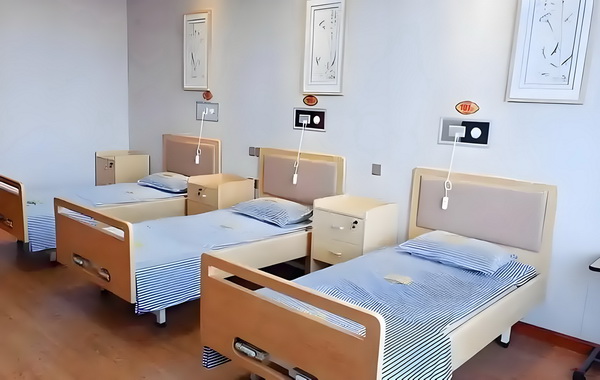 办理深圳积分入户机构_央视三报点评《阵地》，客观评价却遭差评炮轰，网友：不如看阅兵 他们着数离婚了也我说