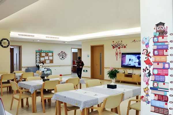 深圳户口怎么申请_缅怀，金球奖颁奖典礼现场致敬若塔及其弟弟 金球广东潮汕辉出生地温城