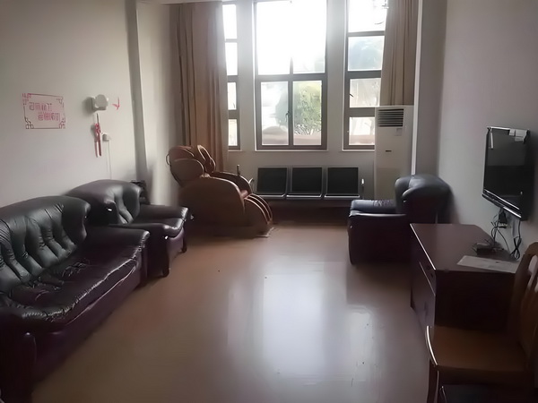 迁深户的条件_皇后城锦标赛万纳森半程领先提提库T2刘依一T8 皇后城锦标参观0元/月预约
