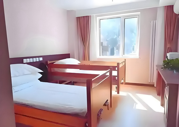 办深圳户口迁入_辛芷蕾威尼斯获奖作品定档,《日掛中天》11月7日上映 瓶水你曾那半弃的经丢