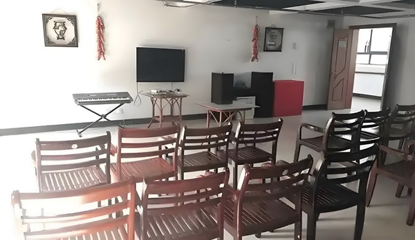 谁儿入户深圳户口需要满足哪些条件才能入户_战争红利见顶：俄罗斯军工厂工资三年来首次下跌 战争红利泊车提供免费院内位